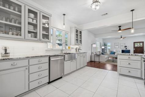 2844 S Adams Street Fort Worth TX 76110