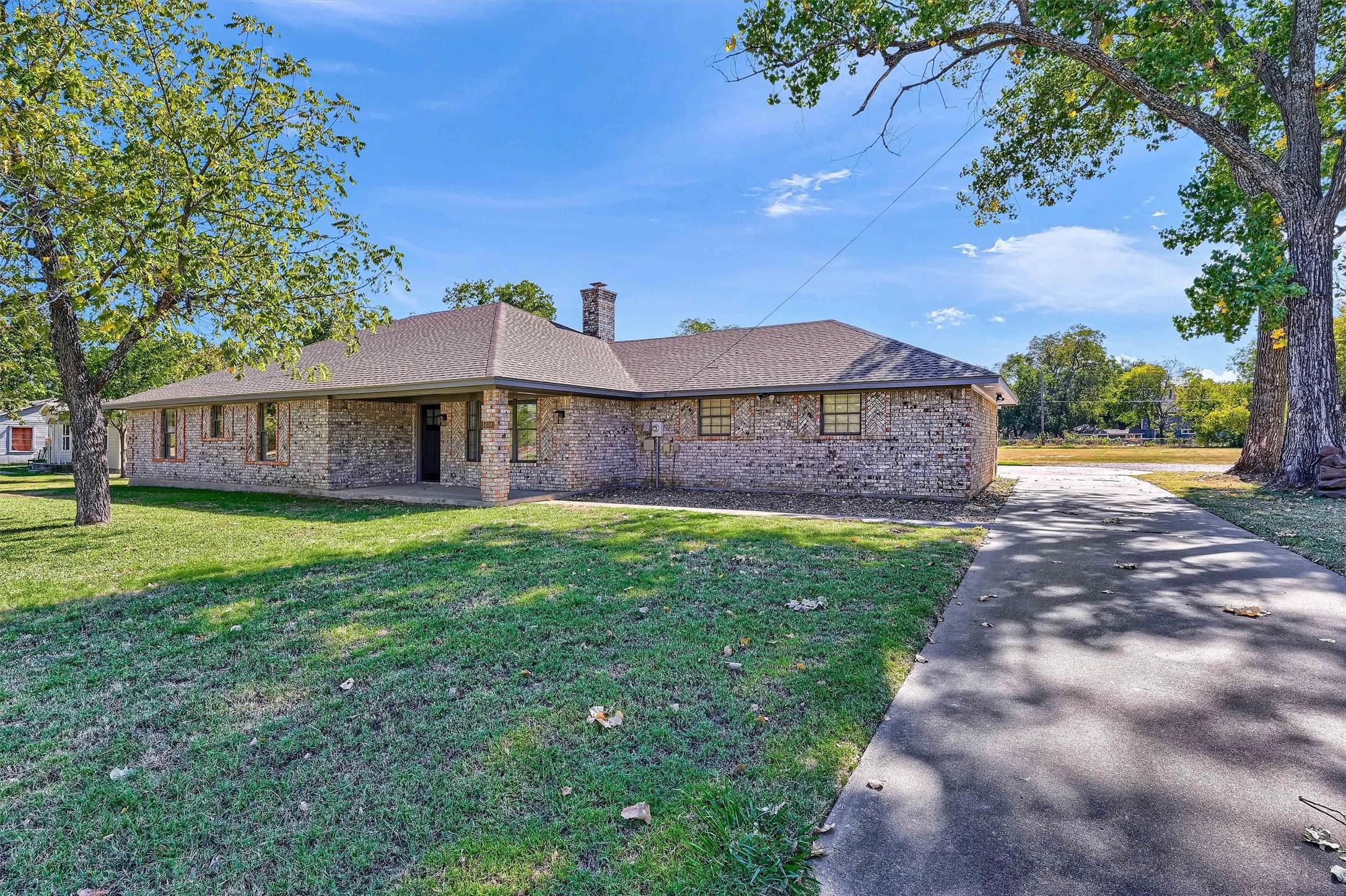 608 North Avenue Whitesboro TX 76273