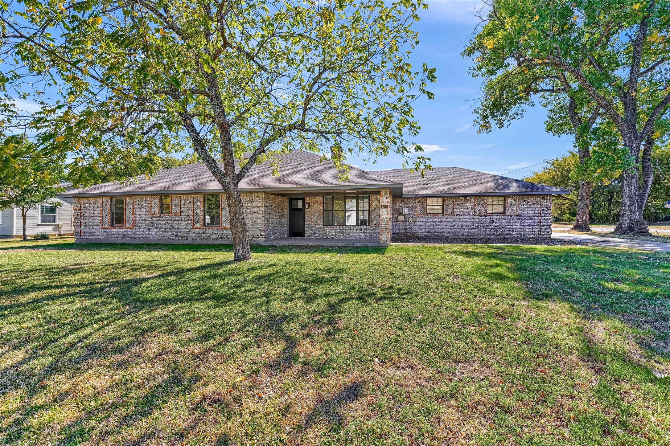 608 North Avenue Whitesboro TX 76273