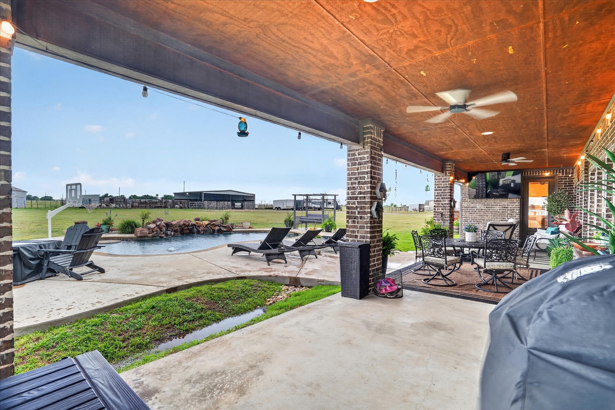 19001 N County Line Road Ponder TX 76259
