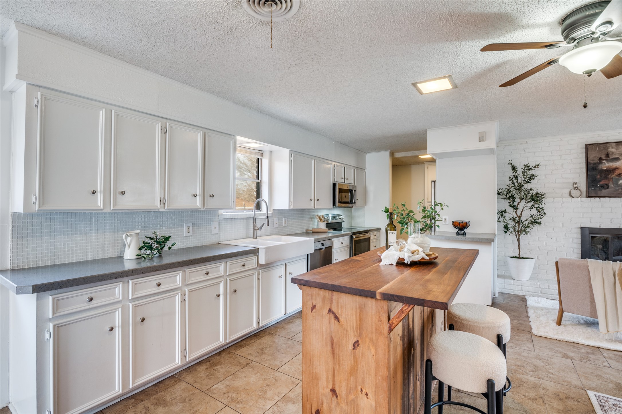 2380 Fenestra Drive Dallas TX 75228