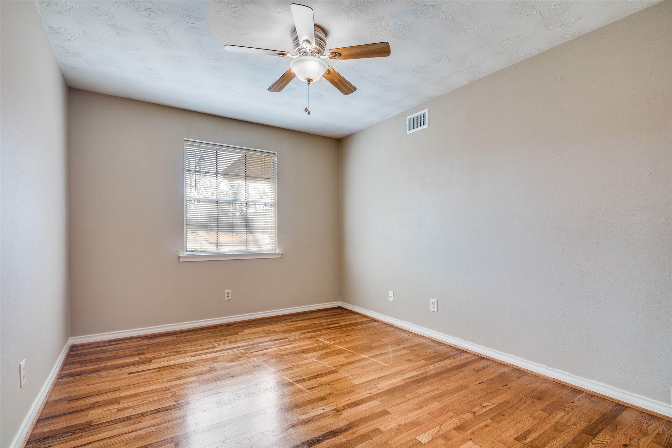 2380 Fenestra Drive Dallas TX 75228