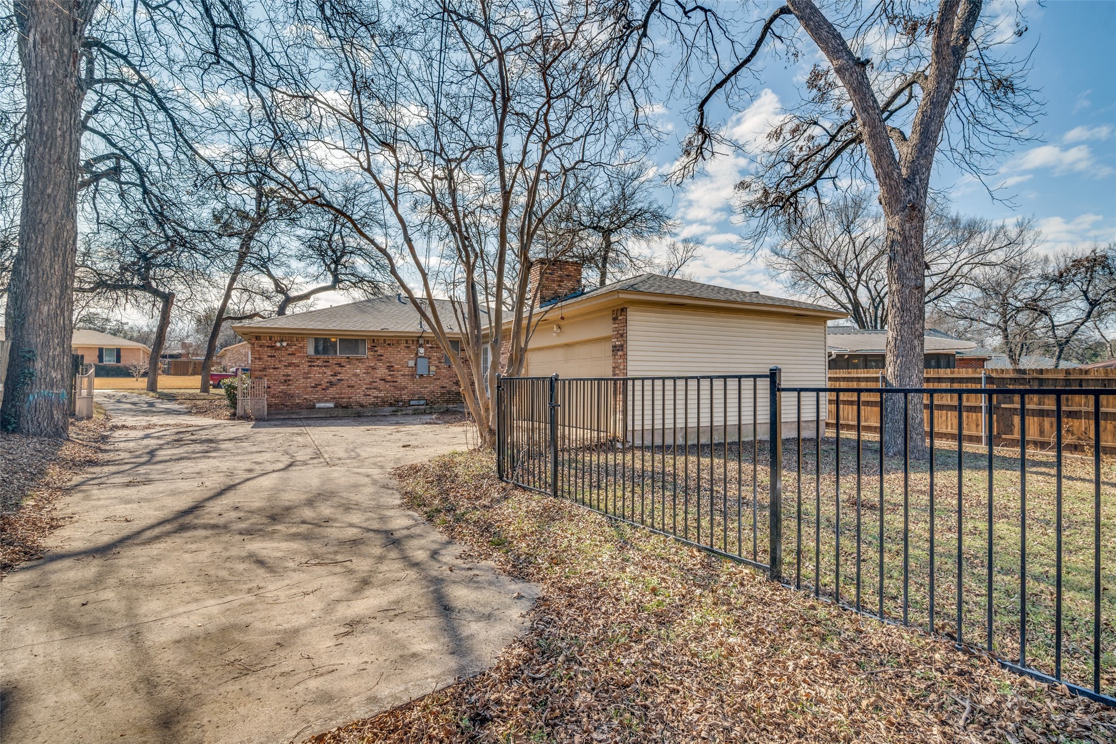 2380 Fenestra Drive Dallas TX 75228