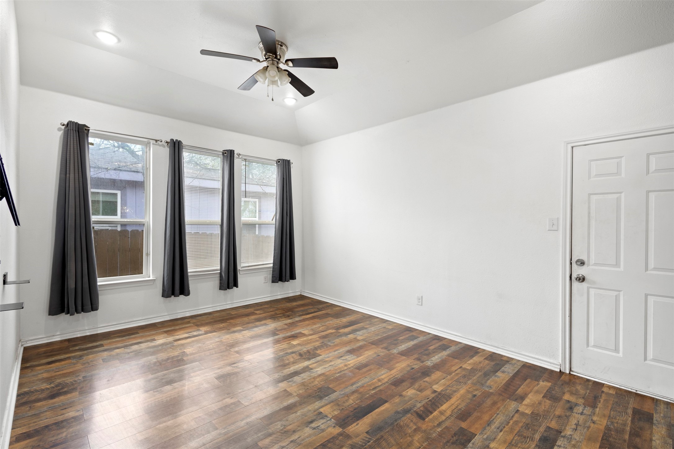 3831 Opal Avenue Dallas TX 75216