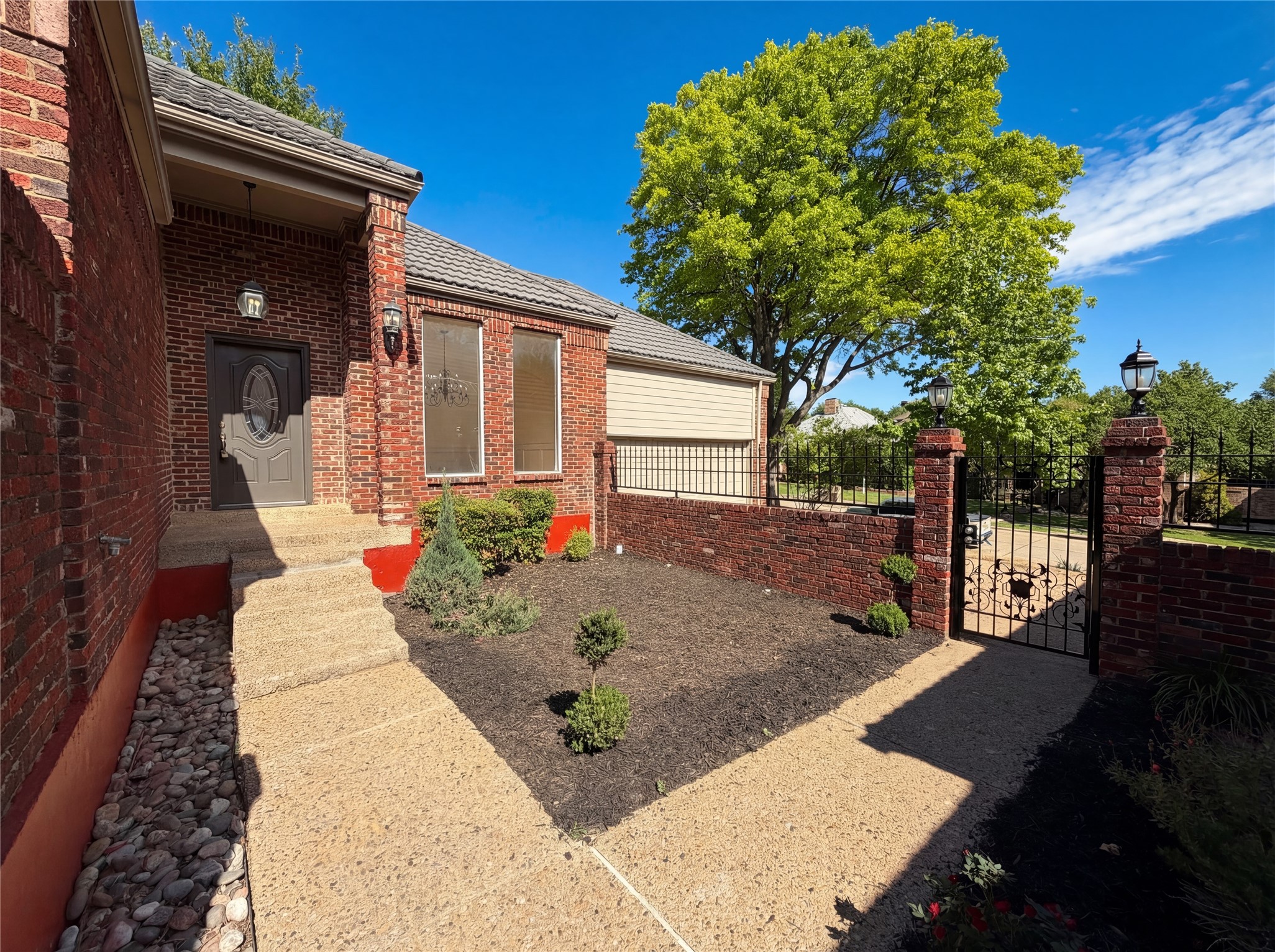 1708 Crockett Circle Irving TX 75038