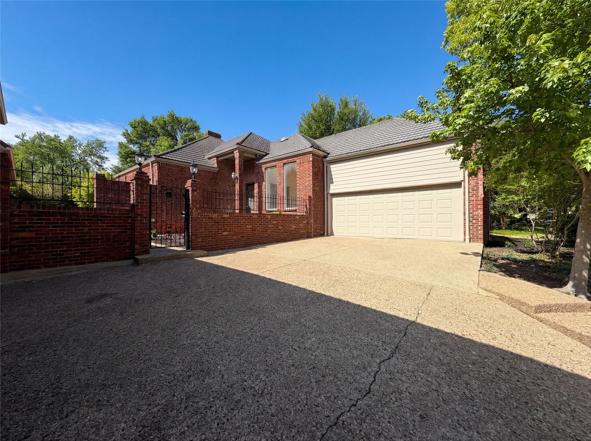 1708 Crockett Circle Irving TX 75038