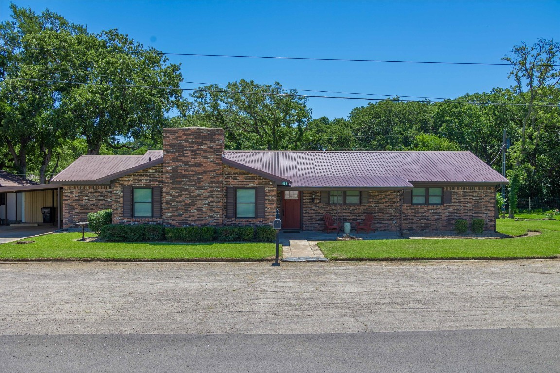 625 S Lamar Street De Leon TX 76444