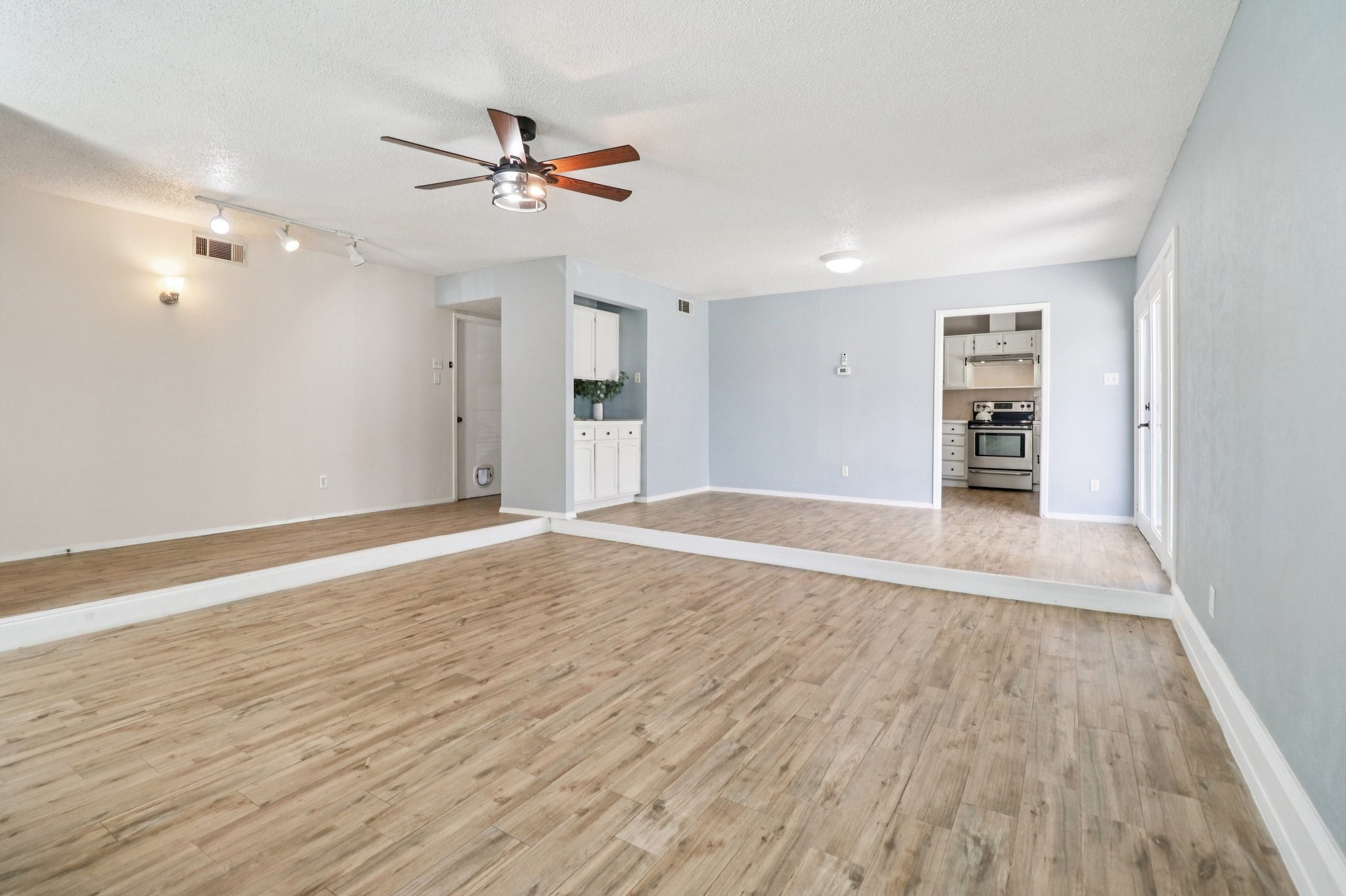 3216 Red Oak Lane Bedford TX 76021
