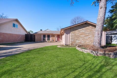 2522 Brady Lane Grand Prairie TX 75052