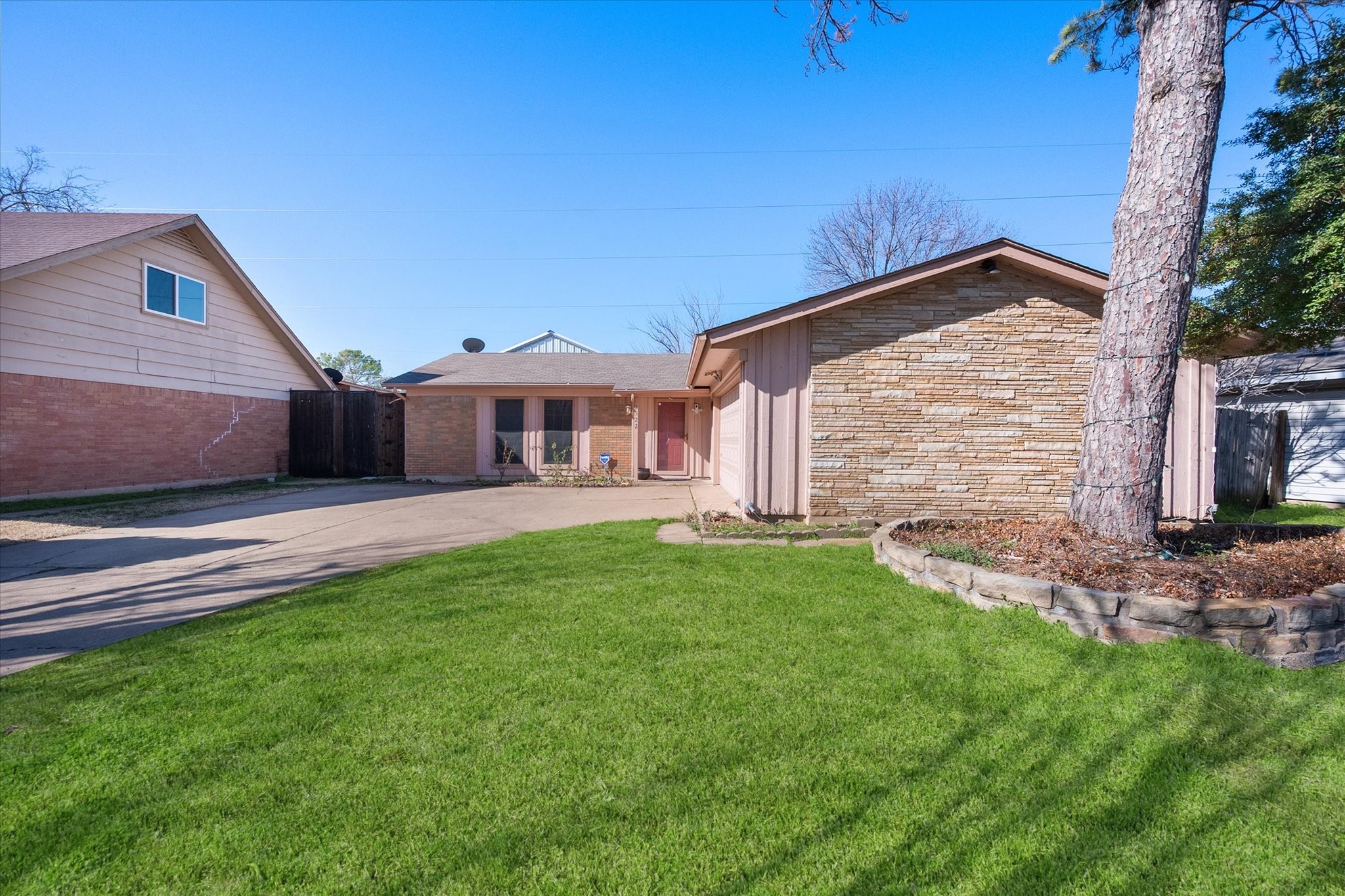 2522 Brady Lane Grand Prairie TX 75052