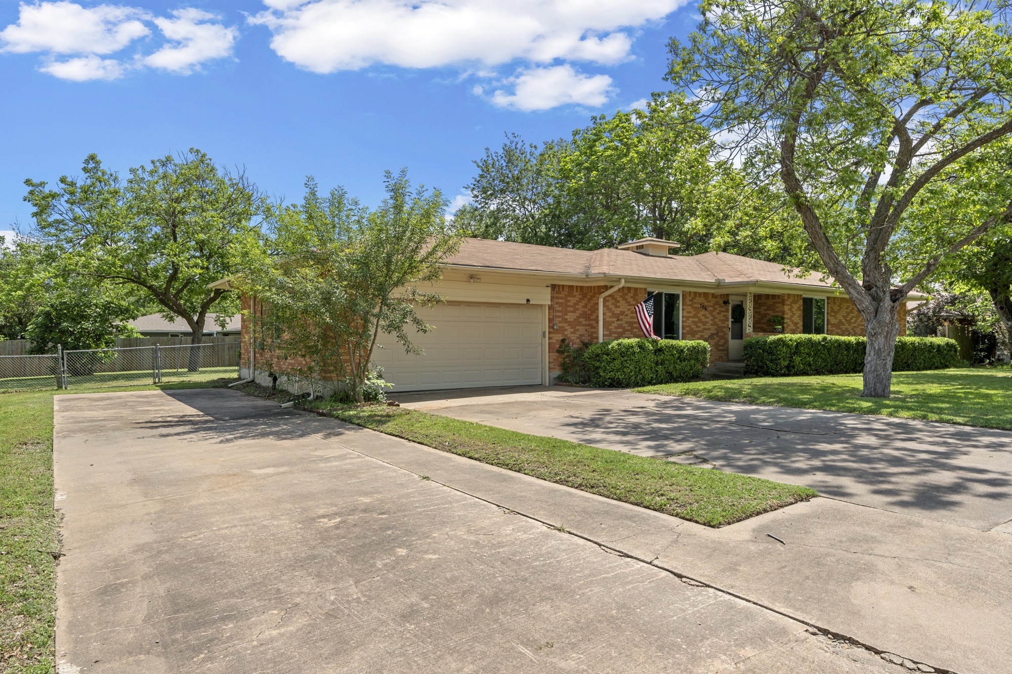 706 W Denison Drive Robinson TX 76706