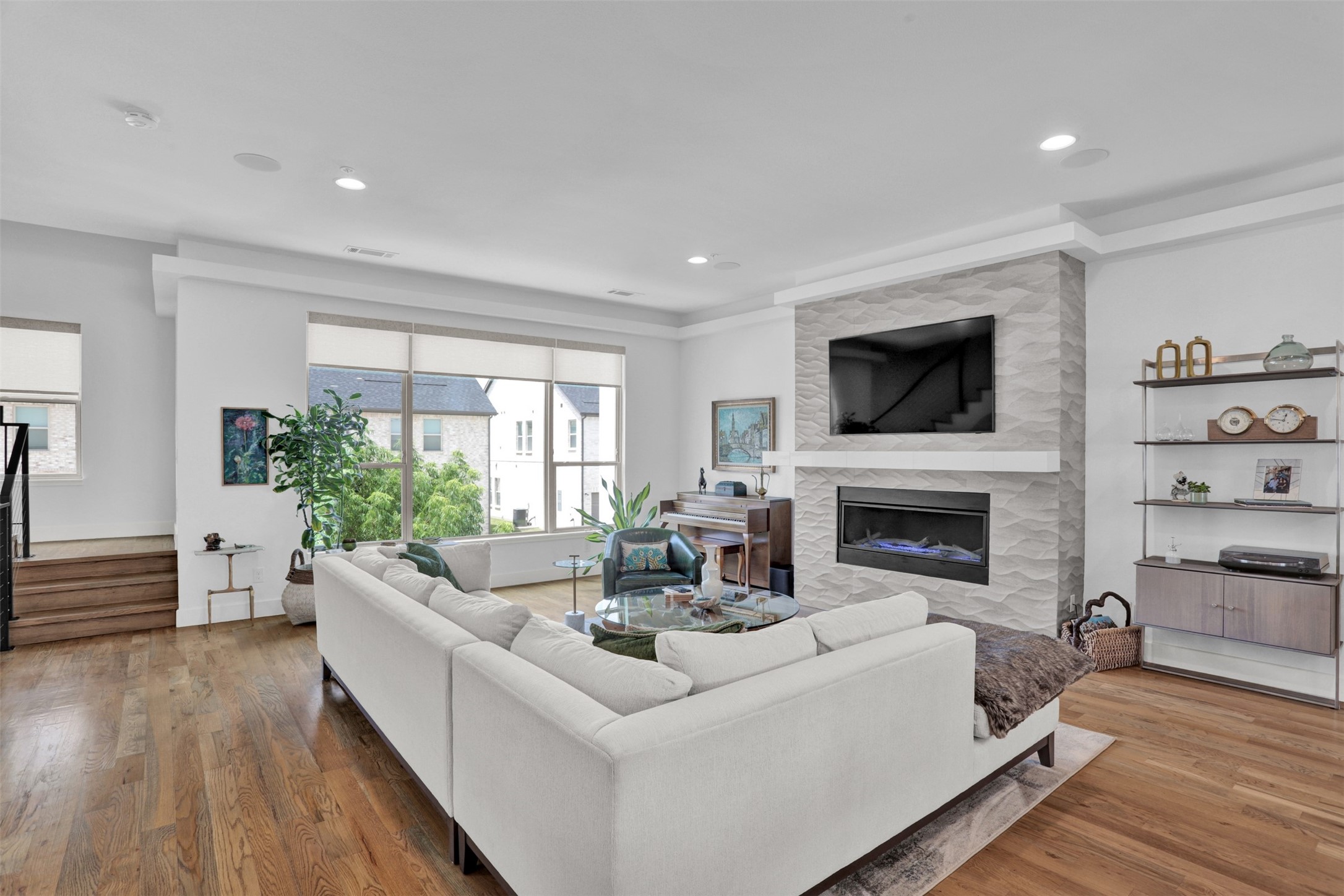 13001 Hutton Drive Farmers Branch TX 75234
