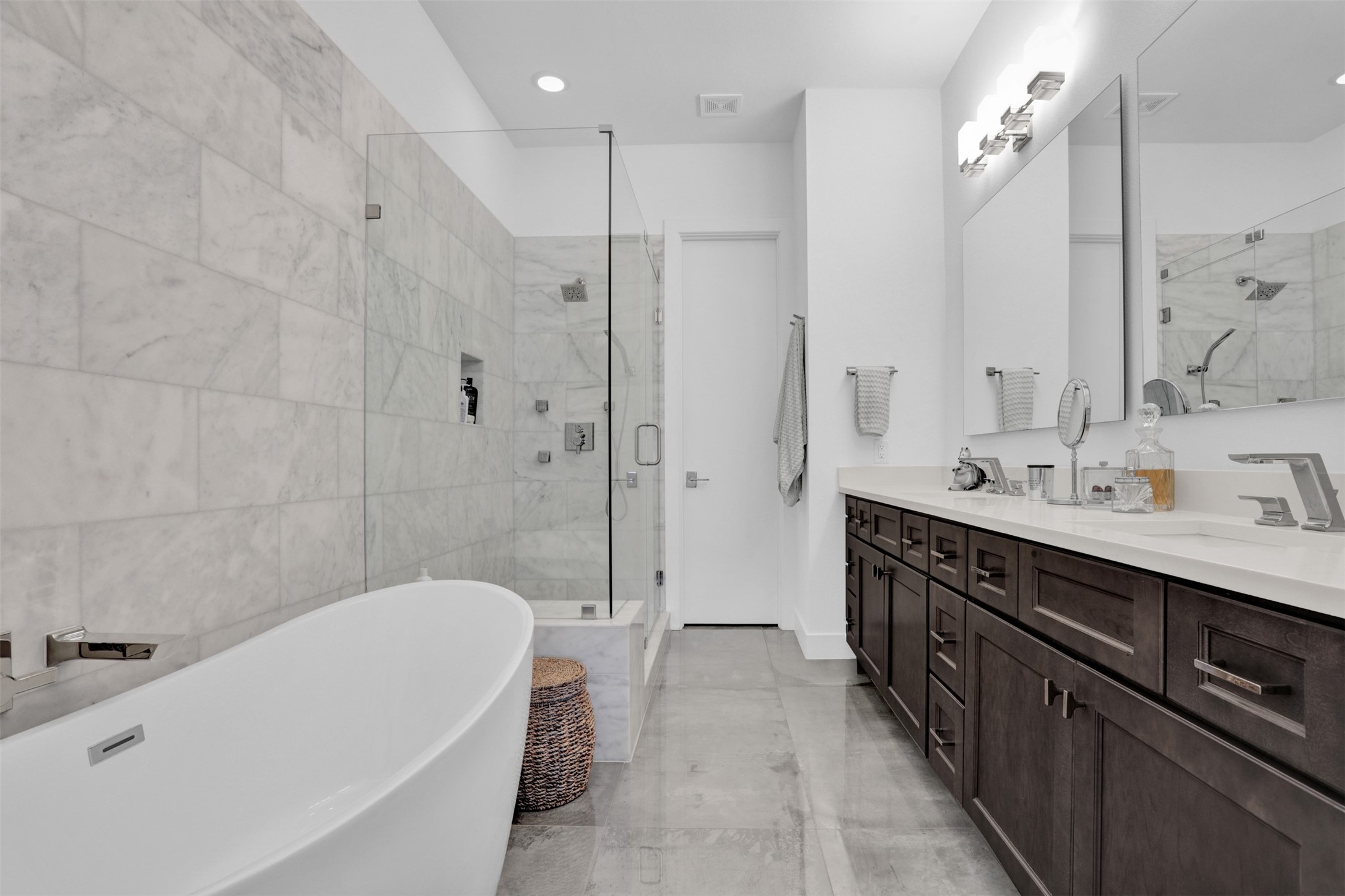13001 Hutton Drive Farmers Branch TX 75234