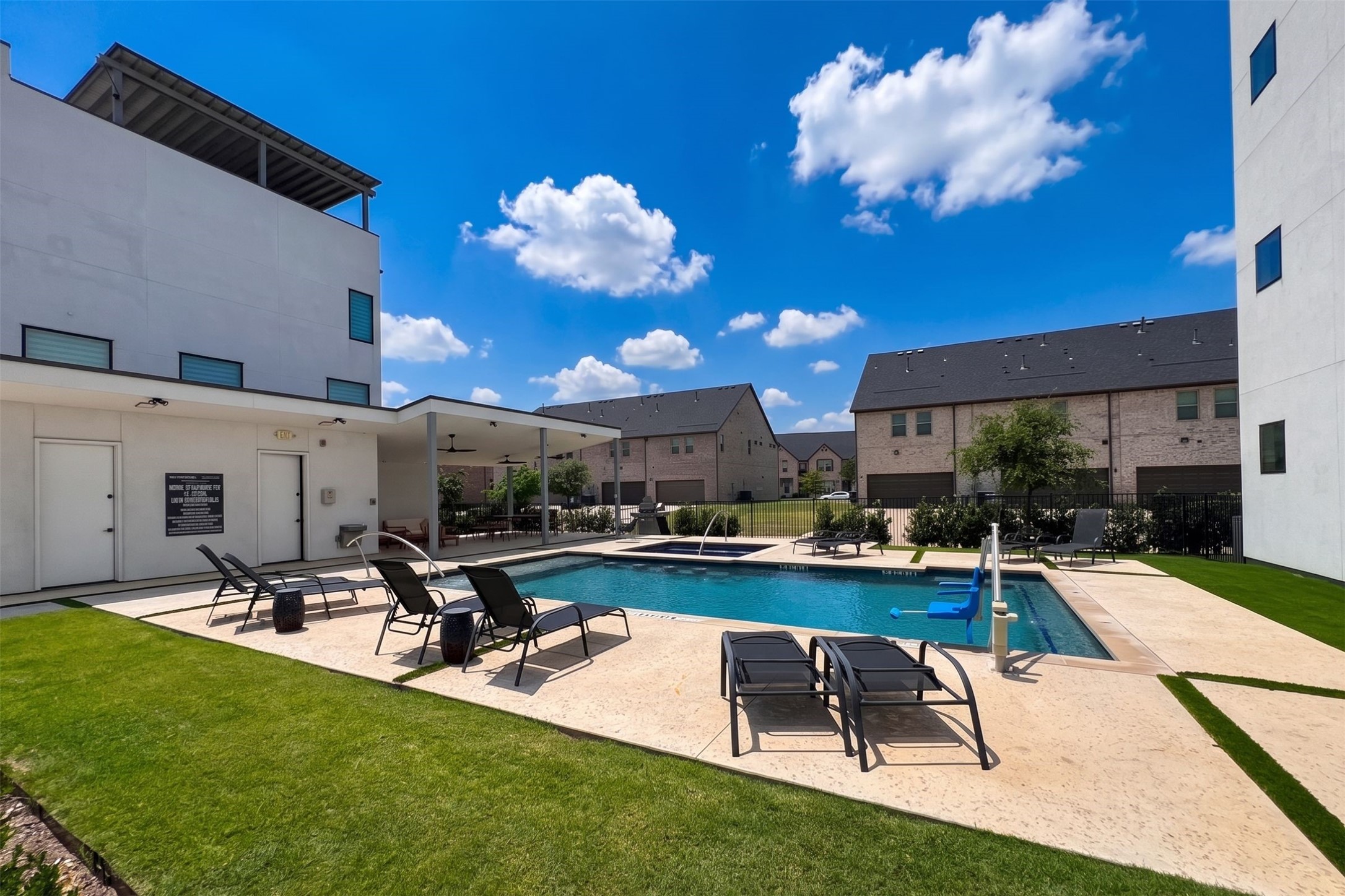 13001 Hutton Drive Farmers Branch TX 75234