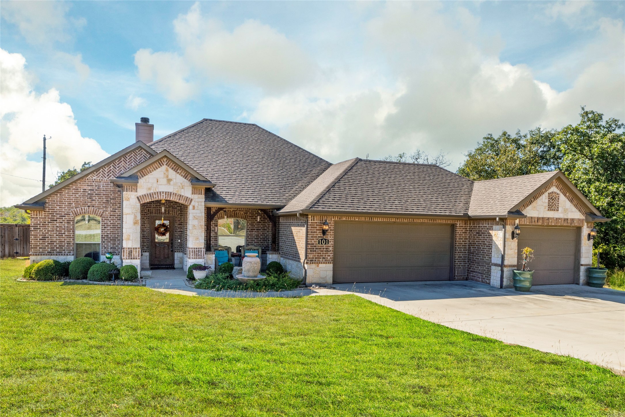 101 Timber Trail Runaway Bay TX 76426