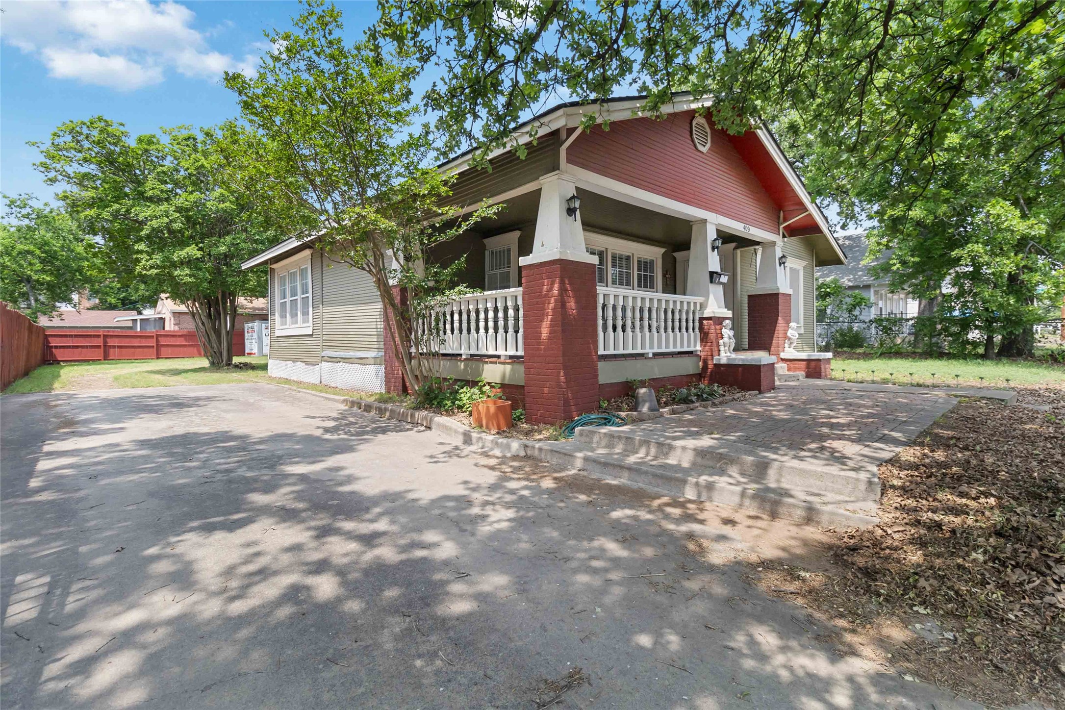 409 N Sylvania Avenue Fort Worth TX 76111