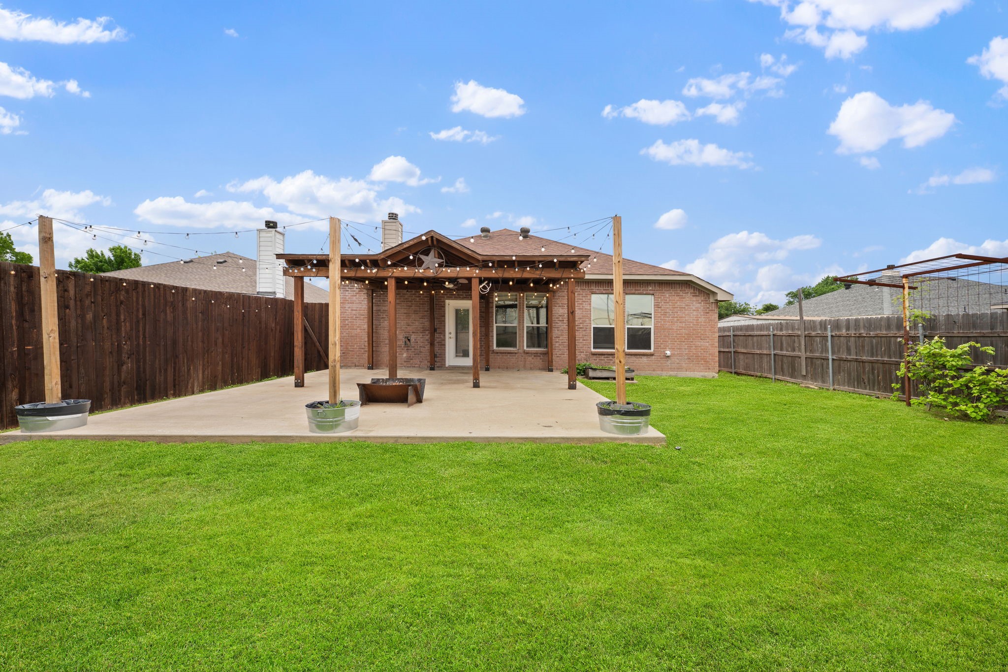 460 Cranbrook Lane Grand Prairie TX 75052