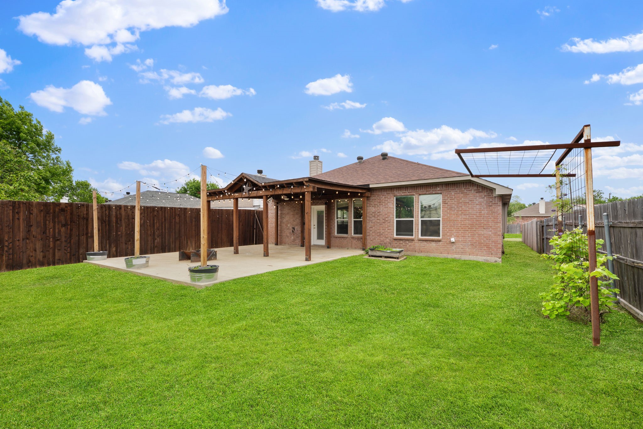 460 Cranbrook Lane Grand Prairie TX 75052