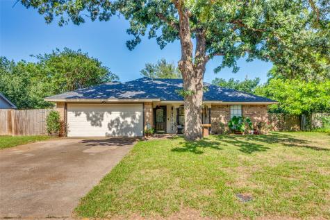 609 Henderson Street Joshua TX 76058
