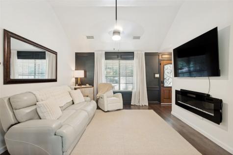 609 Henderson Street Joshua TX 76058