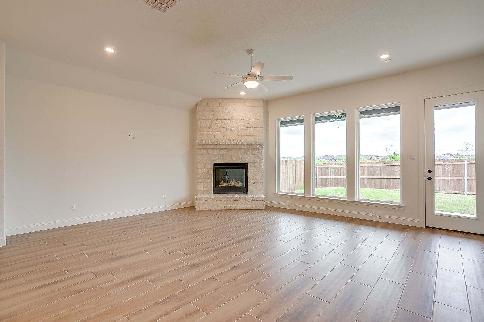7286 Velvetleaf Benbrook TX 76126