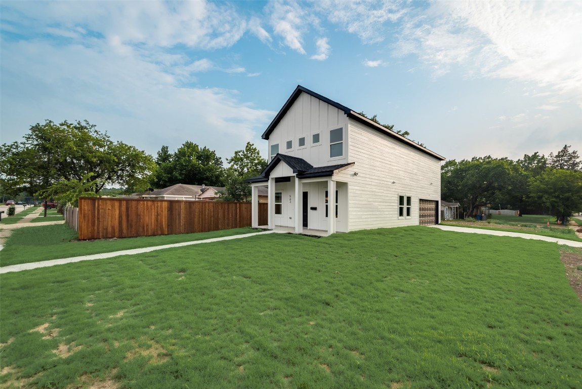 563 Rayenell Avenue Dallas TX 75217