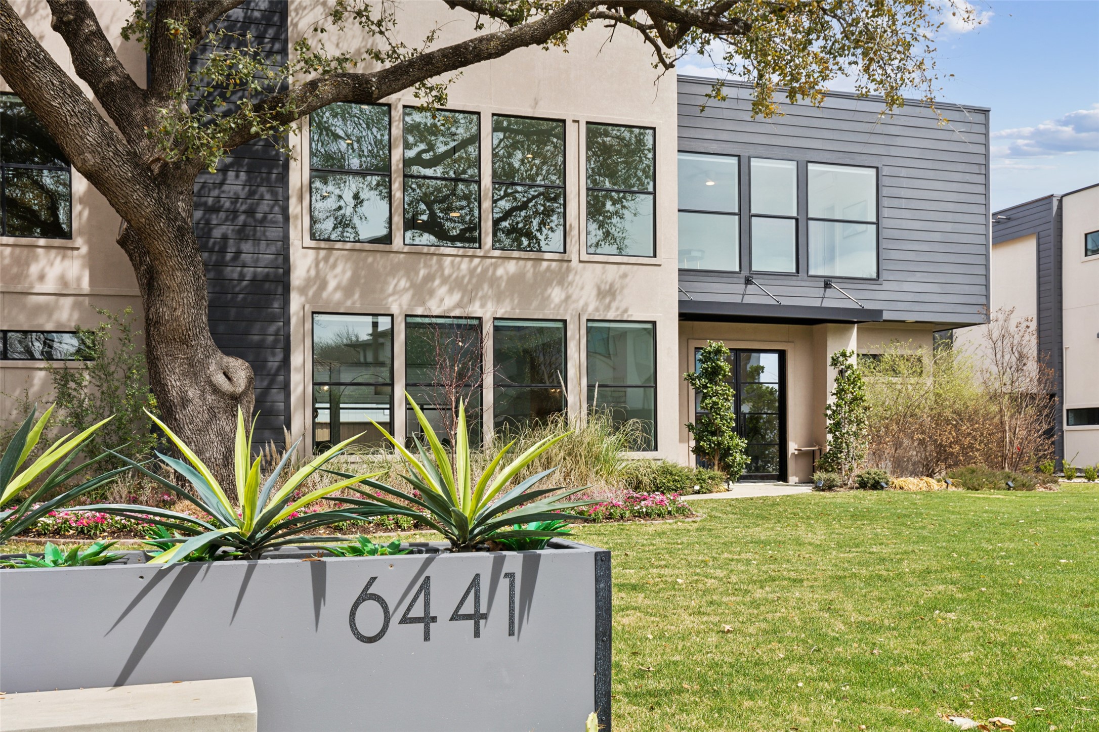 Dallas TX, 6441 Royalton Drive