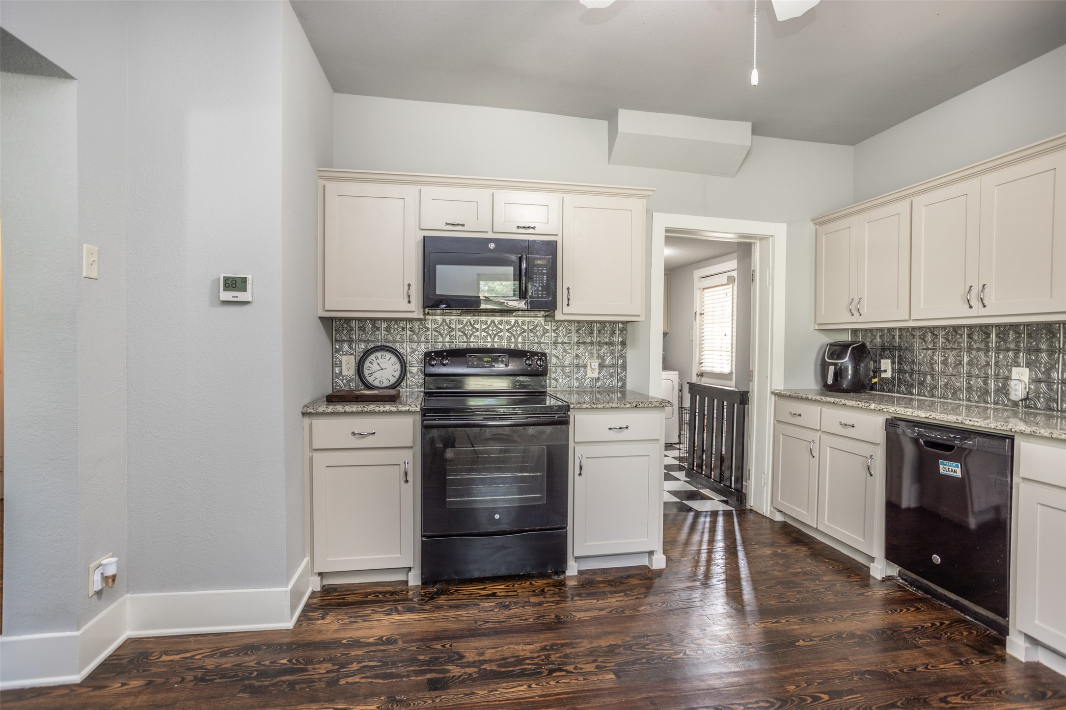 230 E Main Street Lindsay TX 76250