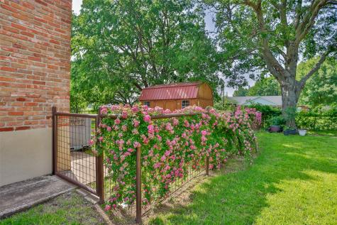 230 E Main Street Lindsay TX 76250