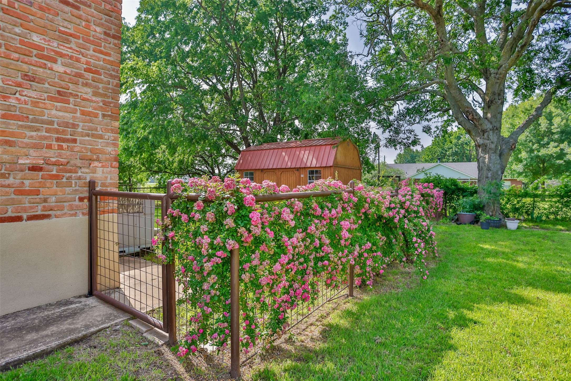 230 E Main Street Lindsay TX 76250