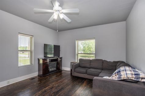 230 E Main Street Lindsay TX 76250