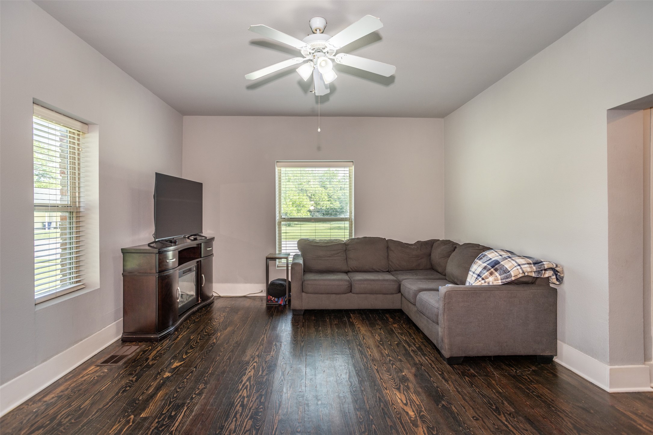 230 E Main Street Lindsay TX 76250