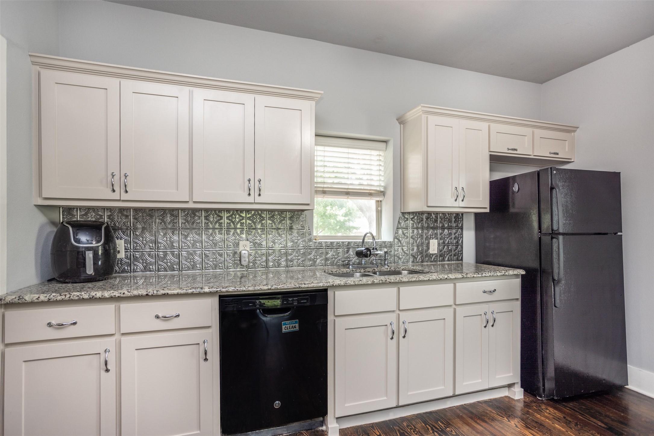 230 E Main Street Lindsay TX 76250