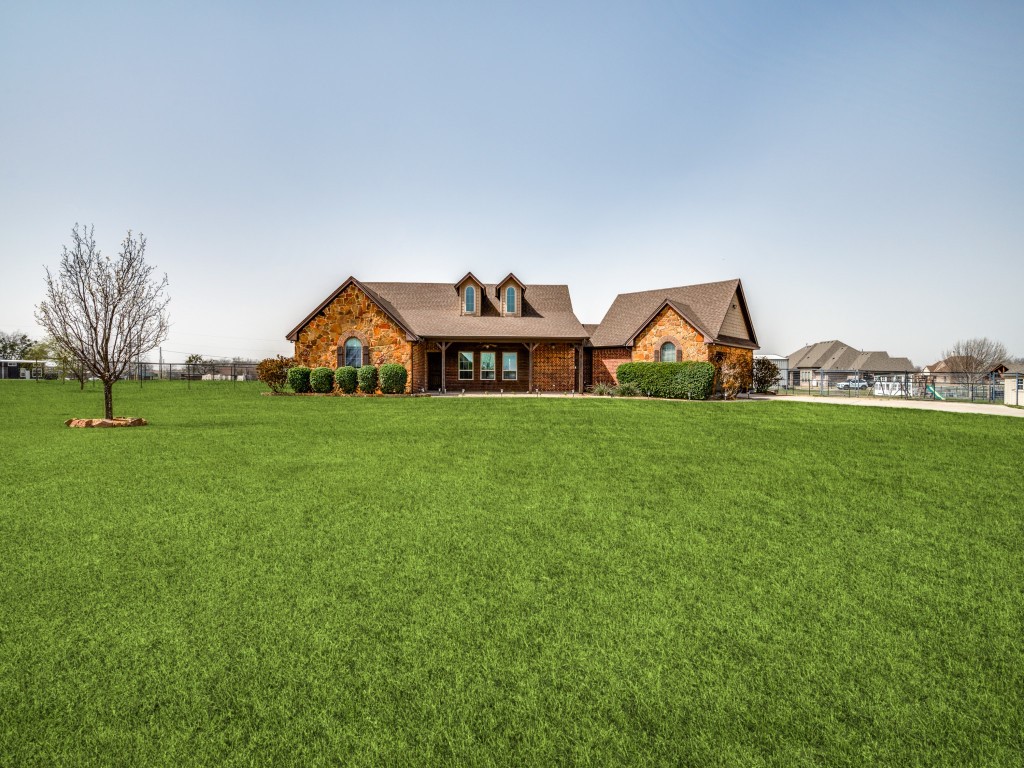 111 Mulligan Lane Azle TX 76020