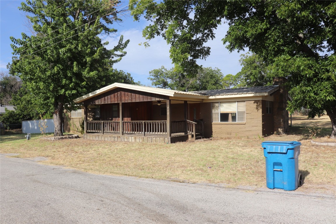 711 S Pershing Street Gorman TX 76454