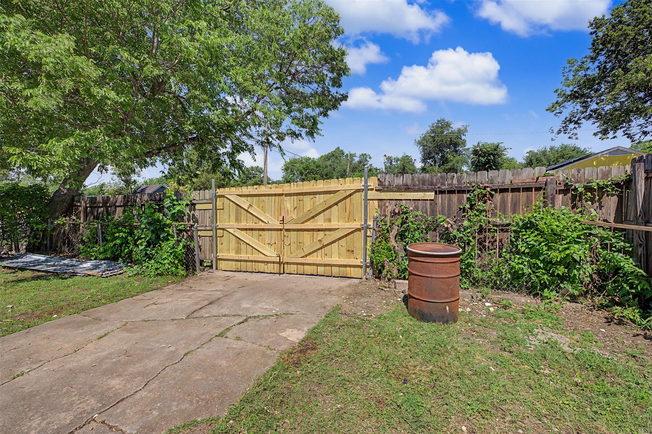 1000 Schieffer Avenue Fort Worth TX 76110