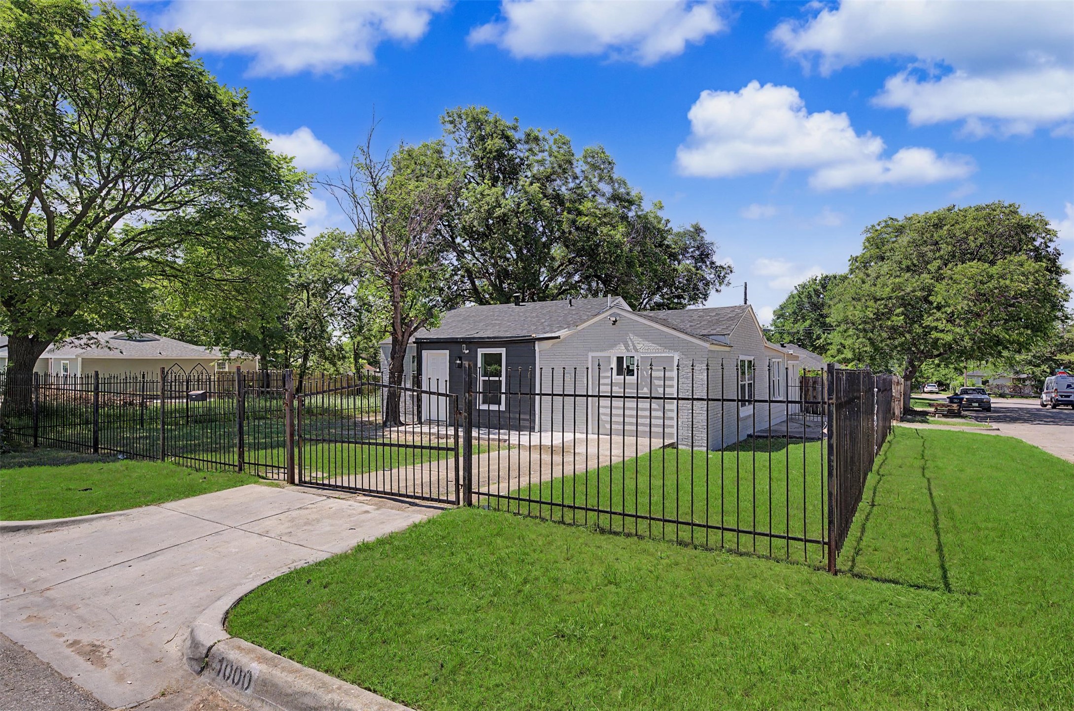 1000 Schieffer Avenue Fort Worth TX 76110
