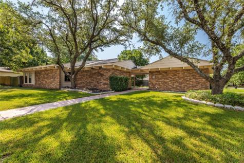 1243 Hilltop Drive Cleburne TX 76033