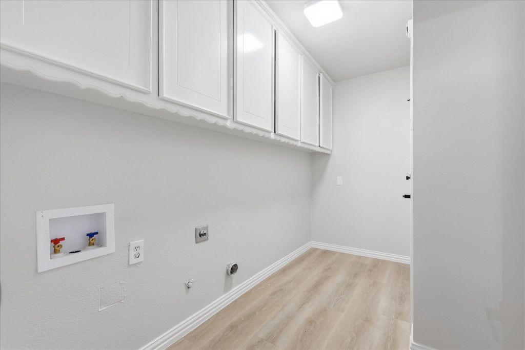 5719 Enchanted Lane Dallas TX 75227