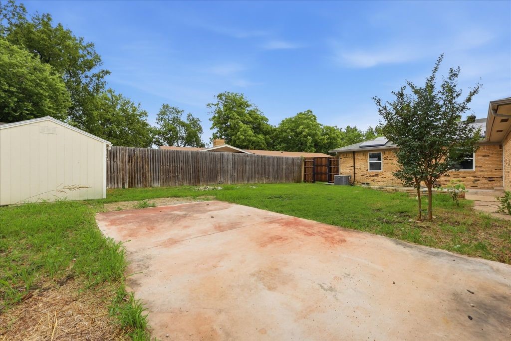 5719 Enchanted Lane Dallas TX 75227