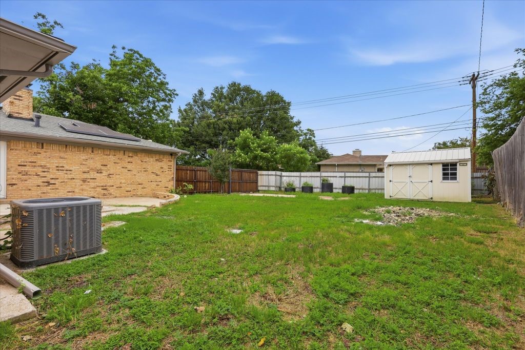 5719 Enchanted Lane Dallas TX 75227