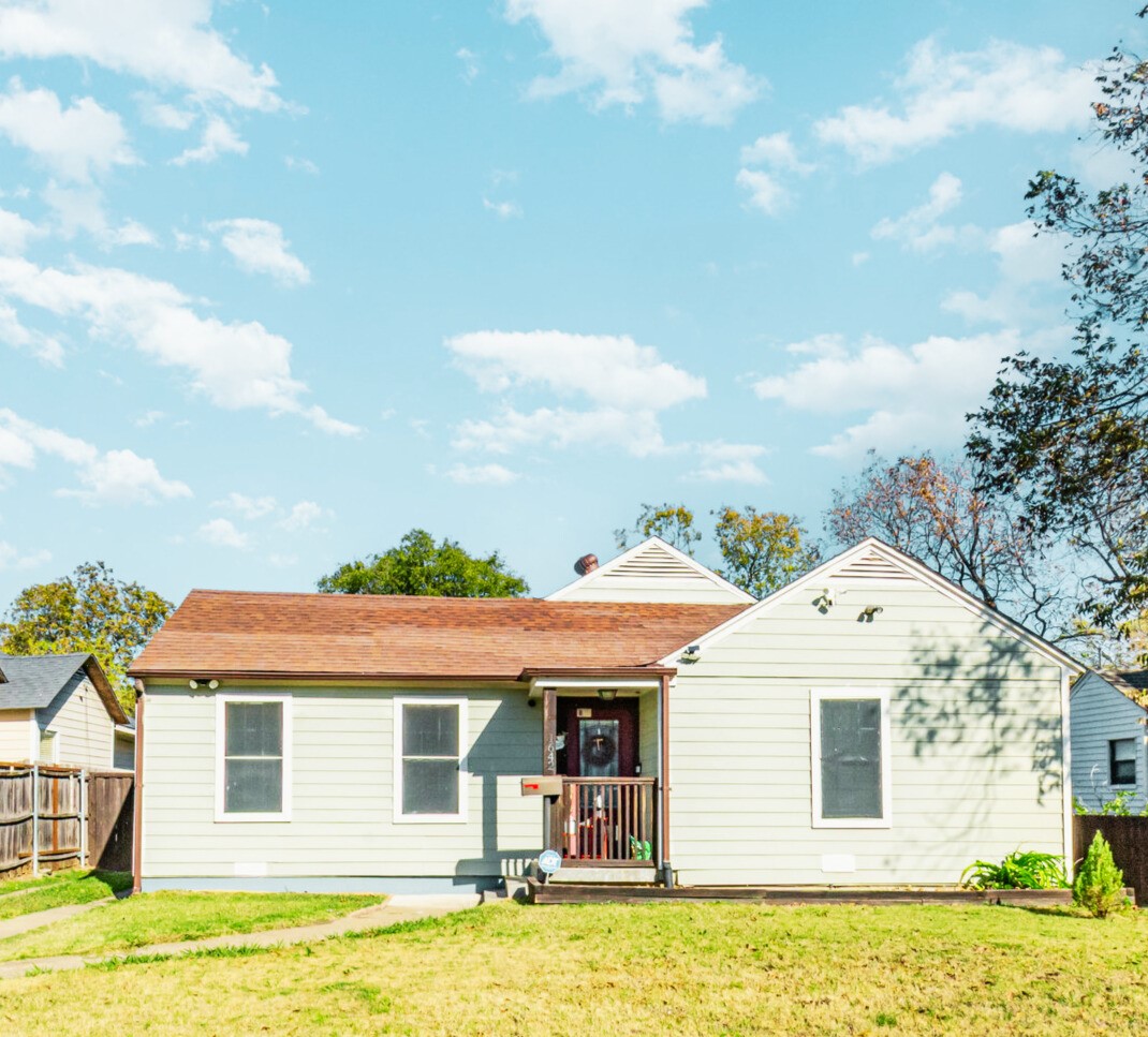 1642 Ash Street Grand Prairie TX 75050
