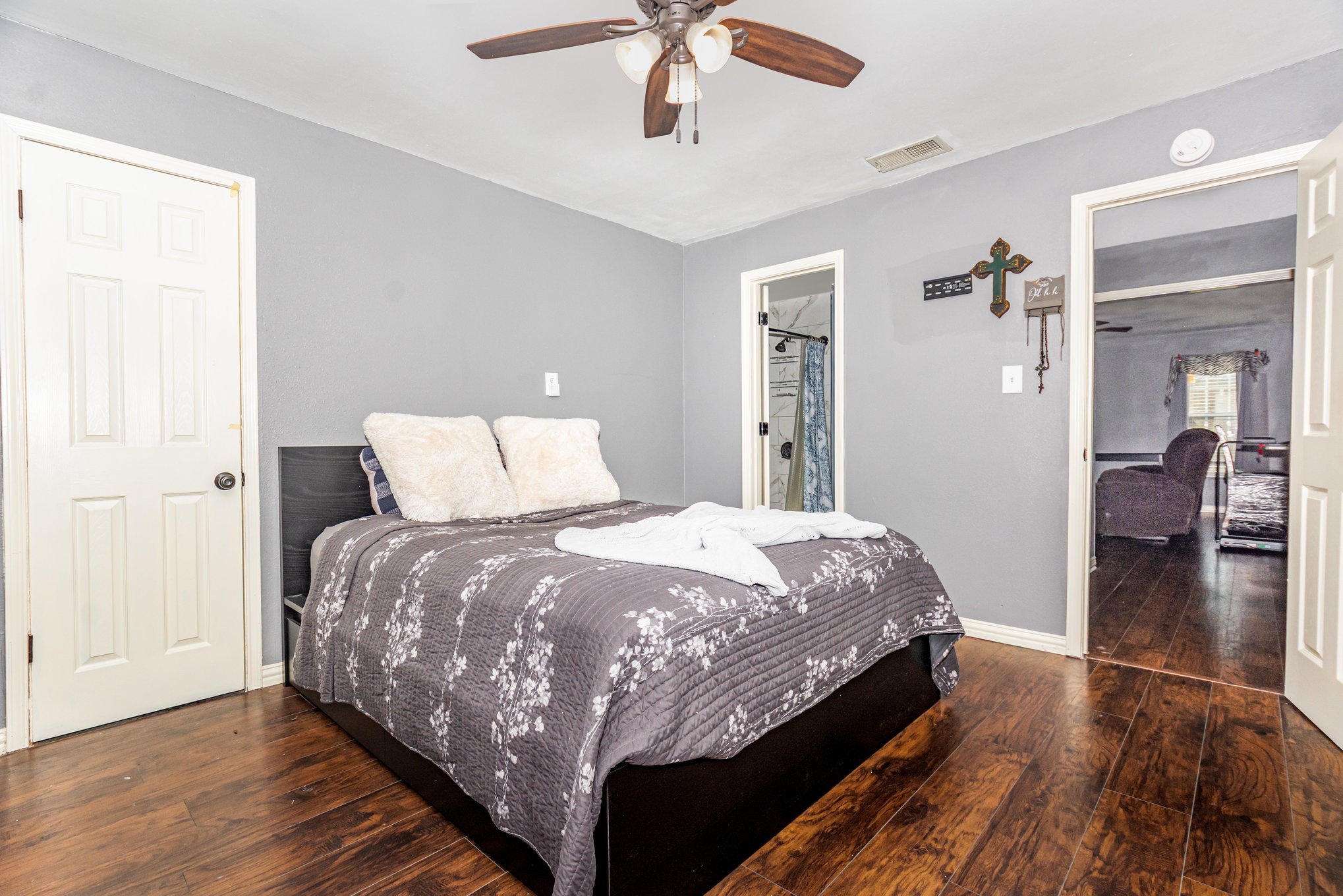 1642 Ash Street Grand Prairie TX 75050