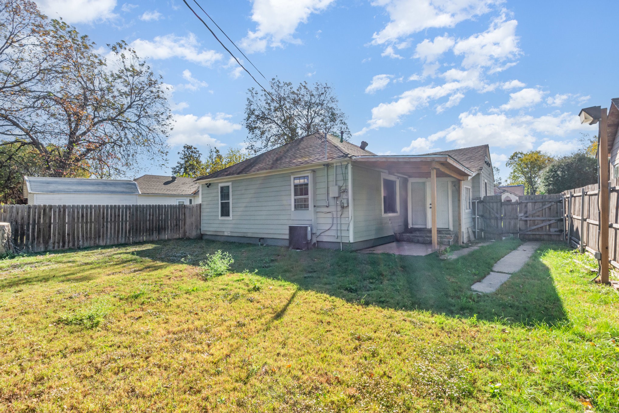 1642 Ash Street Grand Prairie TX 75050