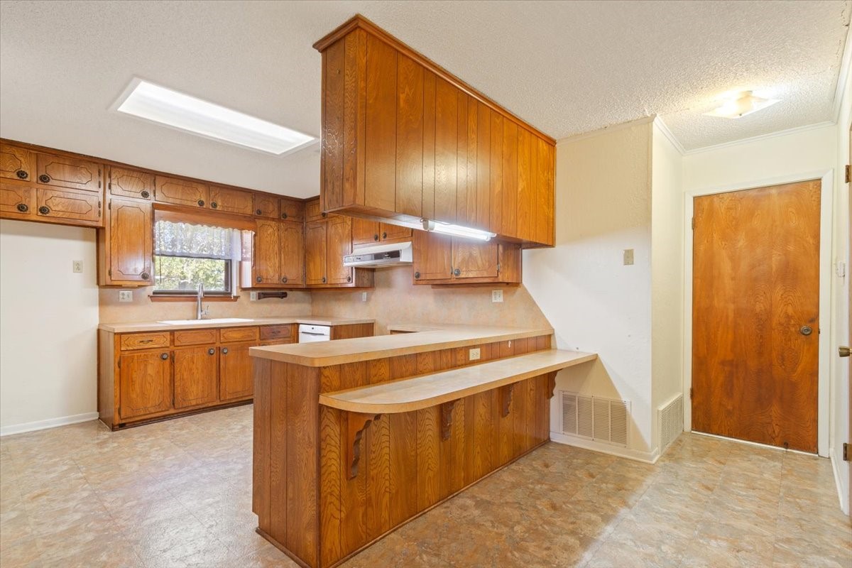 208 S Hedwig Street Riesel TX 76682