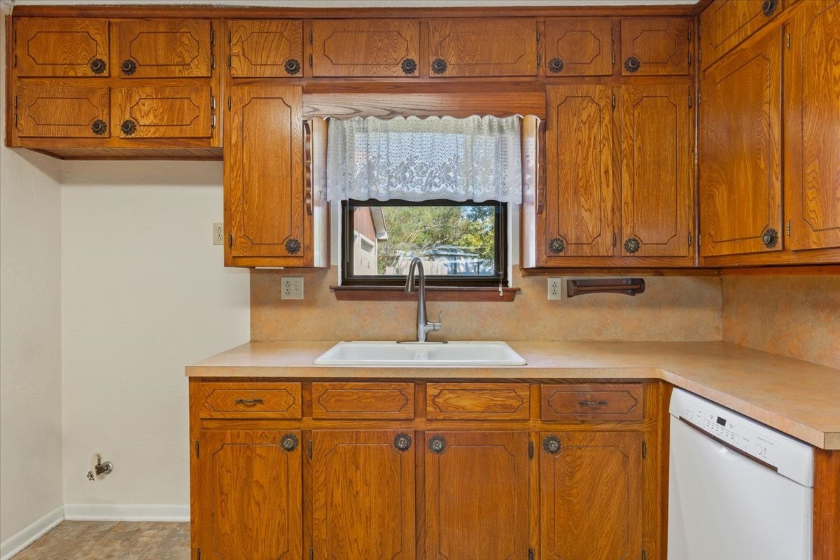 208 S Hedwig Street Riesel TX 76682