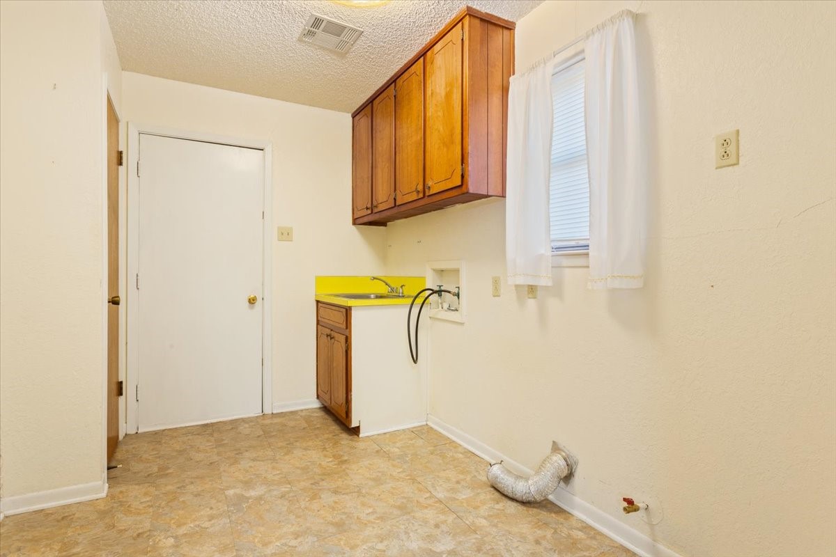 208 S Hedwig Street Riesel TX 76682