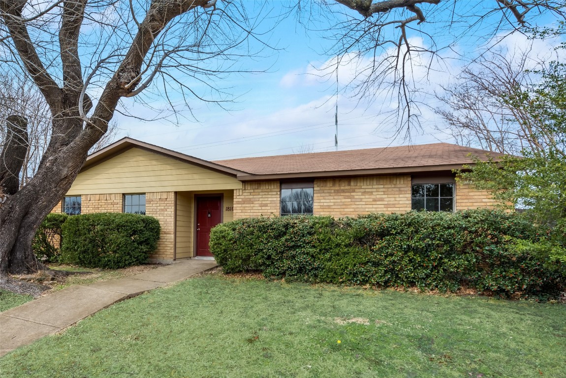 1810 Independence Court Grand Prairie TX 75052