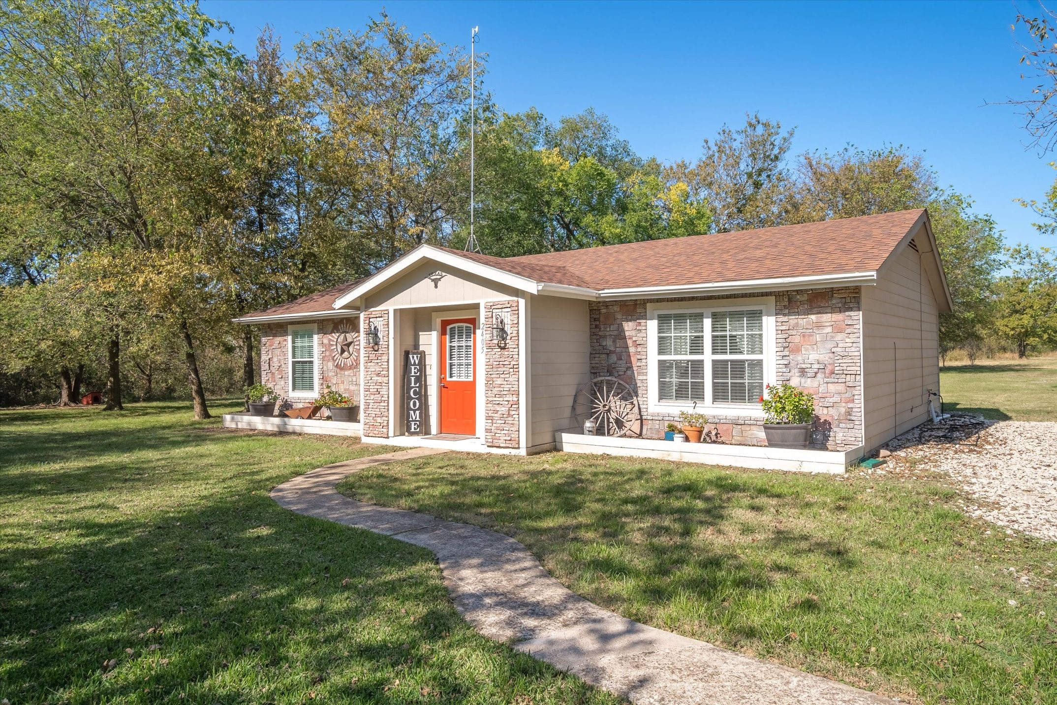 2405 Vz County Road 2624 Wills Point TX 75169