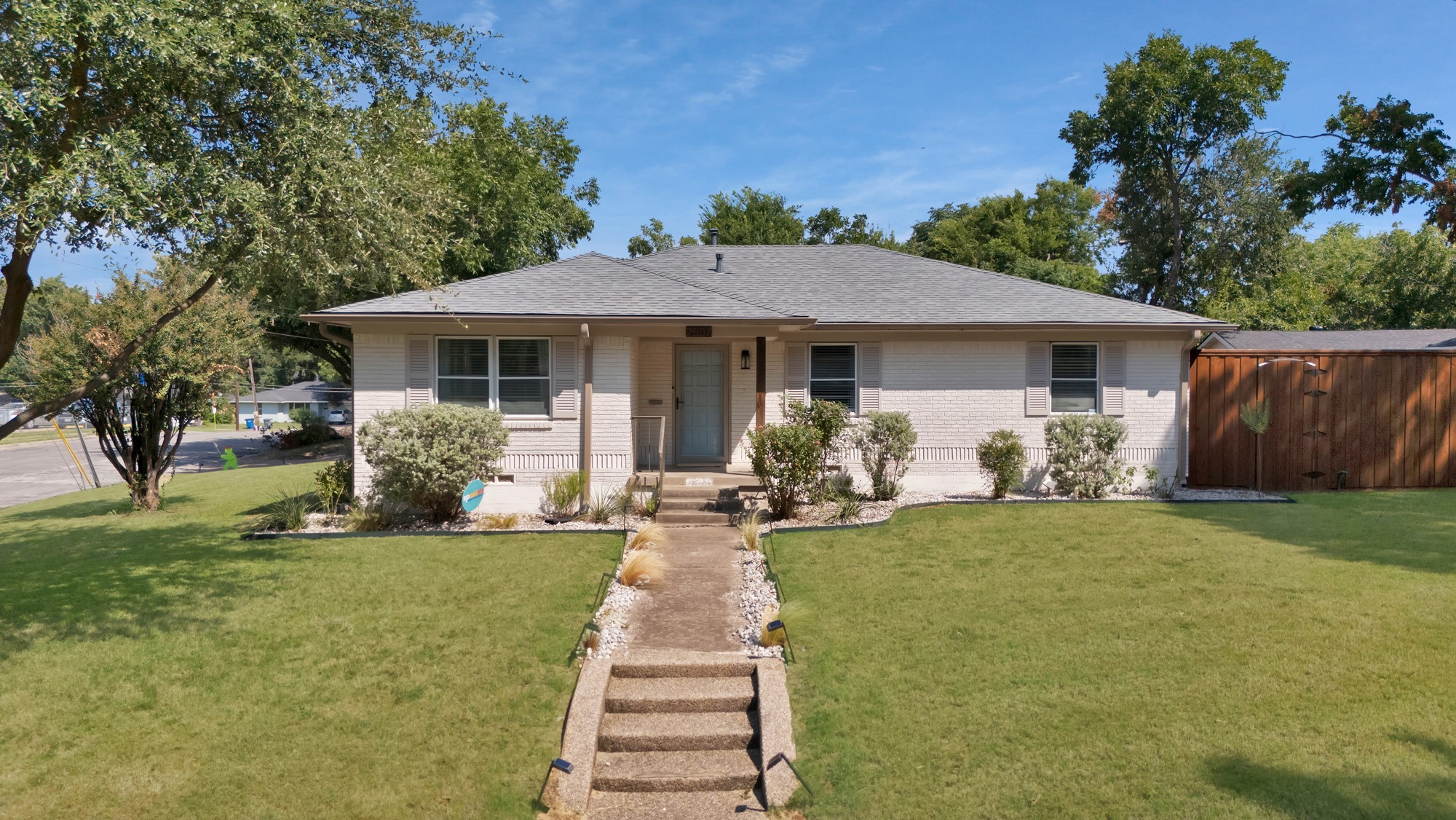 2507 Lazydale Drive Dallas TX 75228